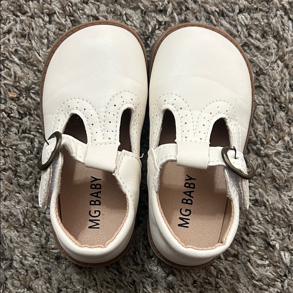 Cream Walker Shoes - Picture 1 of 3